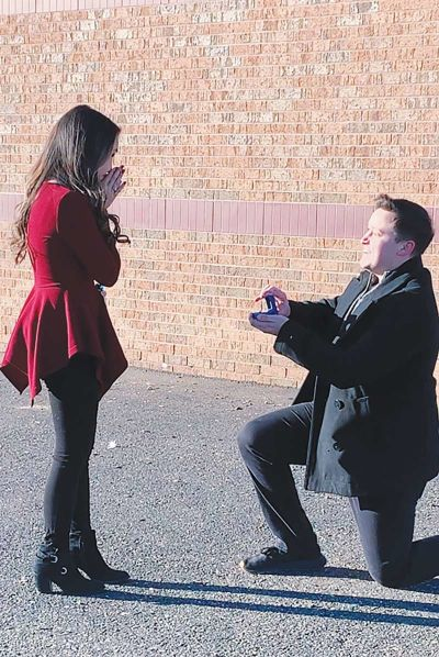 ShelbyUticaNews's tweet image. What started as a friendship at Stevenson High School nearly nine years ago between Jolie Huynh, who is now a Duncan Elementary School kindergarten teacher, and Tim Donoher recently became so much more.
candgnews.com/news/kindergar….