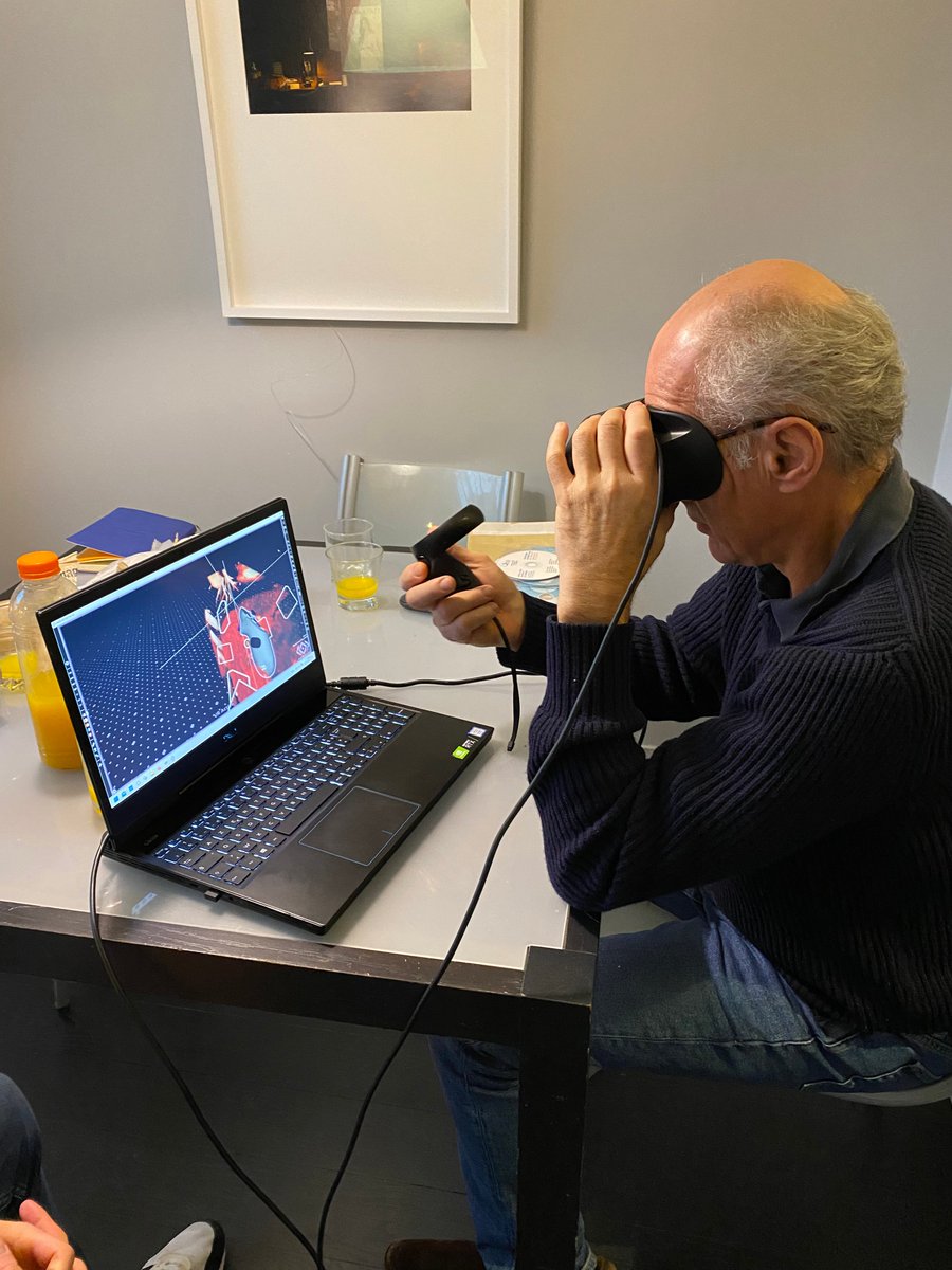 It’s always great to have our VR solution tested by early adopters such as Dr. Antoine Schaetz from Hôpital Ambroise Paré.

#VRforHealth #surgeons #MedicalImaging
