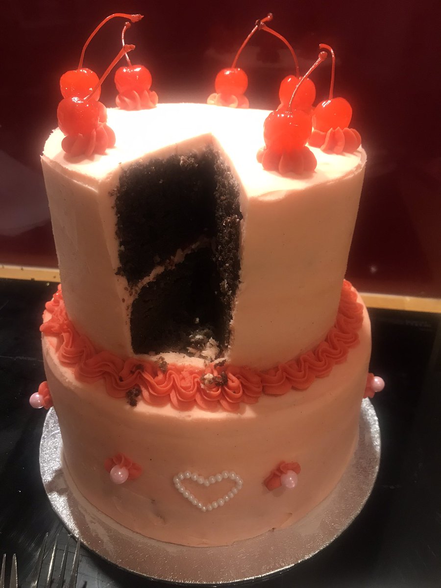 BarbaraMacp's tweet photo. Hattie has been baking again. Chocolate raspberry cake anyone? @ShelleyFielden @drna @ainey68 #baking #cake https://t.co/bs9k2oSX1W