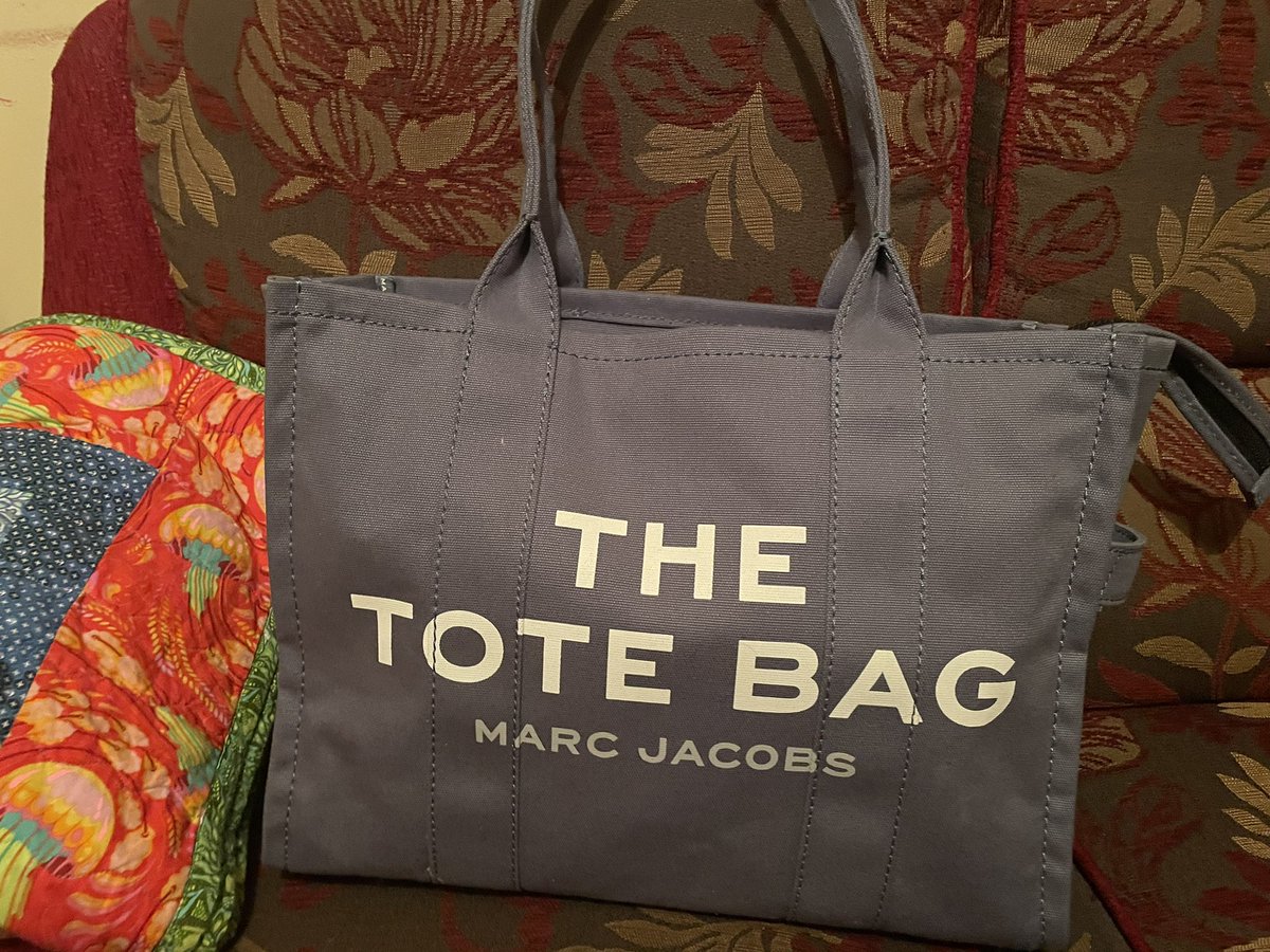 doogarry's tweet photo. I also got some nice @thehandmadesoap goodies, a fab hair styler and a beautiful silver bracelet from #Magills jewellers. Spoiled I tell ya! I also got to use my new tote bag that my family chipped in for for me too @marcjacobs #thetotebag Students had decorated my room too https://t.co/Rucrt9ViEo