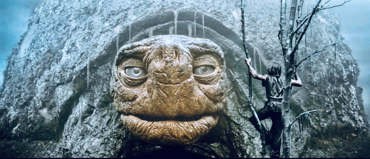 noisNkz's tweet image. did anyone else think of #atreyu &amp;amp; #morla when this scene popped up?!

was this a nod to #neverEndingStory @Jon_Favreau #TheBookOfBobaFett #TheMandalorian