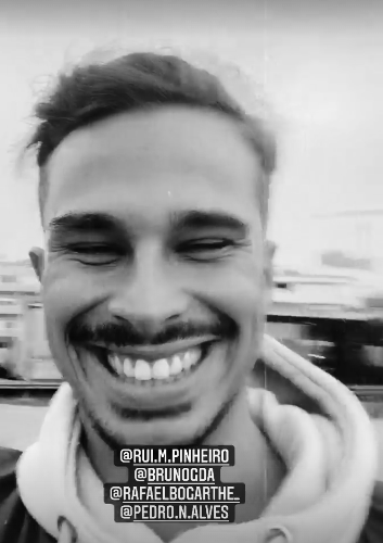 este sorriso genuíno e tão contagiante💗🤗⚡🥺