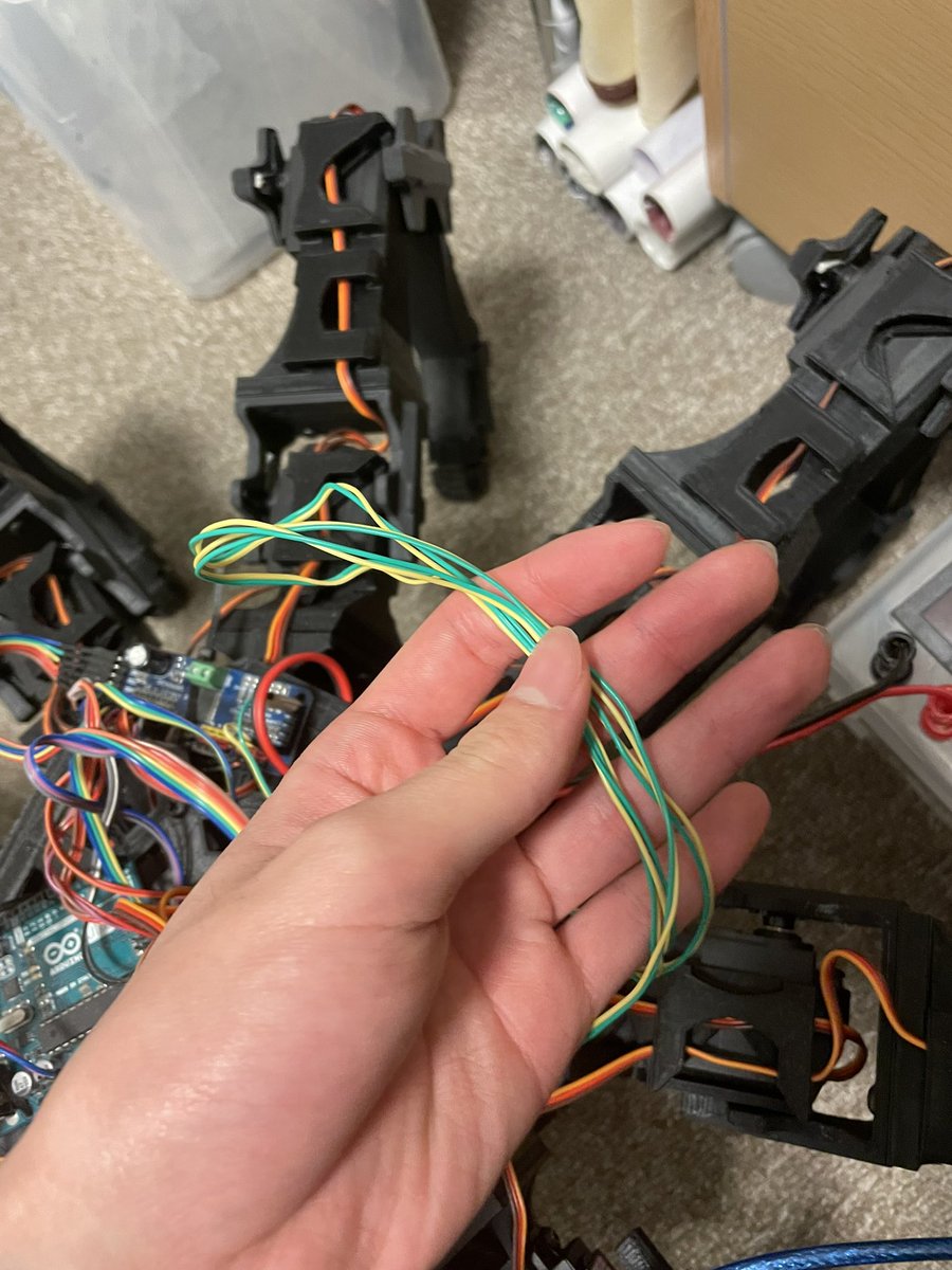 eternalfriend17's tweet image. 束ねてたからというかこんな細い線に5Aとか6Aとか通したらそりゃ熱くなるわ…たぶん…

#Rospider