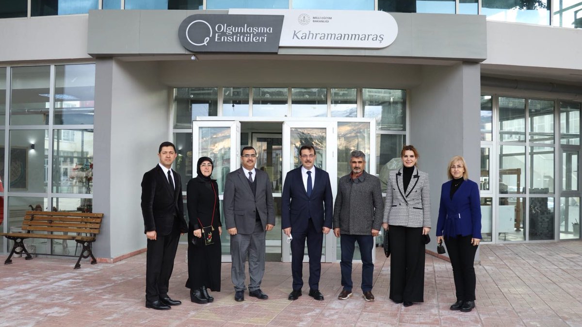 Genel Müdürümüz Sabahattin Dülger “Kırk Yamada Kırk Maraş” Sergisinin açılışına katılmak üzere gittiği Kahramanmaraş’ta İl Müdürü Yusuf Kahraman ile görüşmesinin ardından 
sergi alanında incelemelerde bulunmak üzere Kahramanmaraş Olgunlaşma Enstitüsünü ziyaret etti. <a href="/tcmeb/">Millî Eğitim Bakanlığı</a>