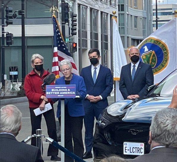 ginamccarthy46's tweet photo. Beautiful day to roll out $5 billion for a national EV charging network, with guidance to help states ensure a convenient and equitable charging experience. I'm proud to join @SecGranholm, @SecretaryPete, and @MitchLandrieu46 as we deliver on the Bipartisan Infrastructure Law. https://t.co/L760sf8yb4