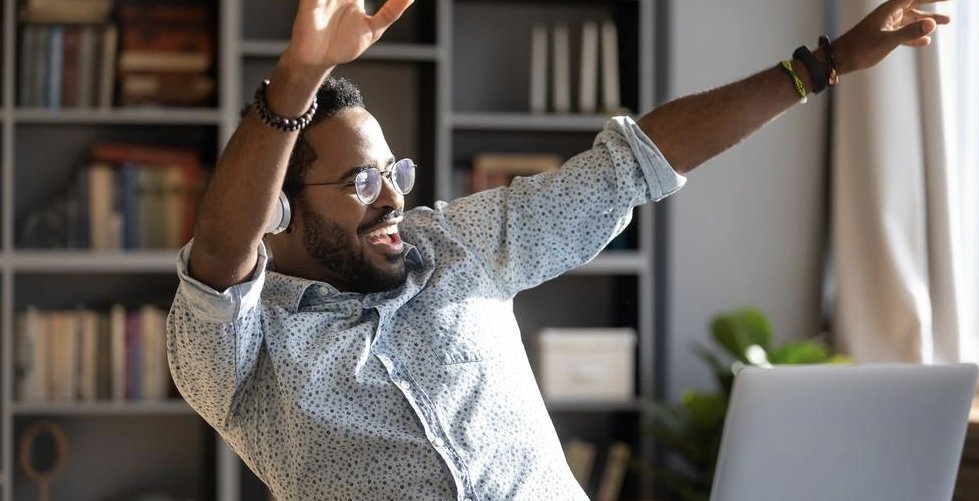 WellFests's tweet photo. If you’re looking for a mood boost, turn up the tunes. Hear from our CoFounder Shannan Slevin on why music breaks are a must for your workday. 
#employeehealth #thursdaythoughts #companyculture #breaks #employeewellbeing #music 
https://t.co/iuzGmBqB0G https://t.co/ibzSqx0sbP