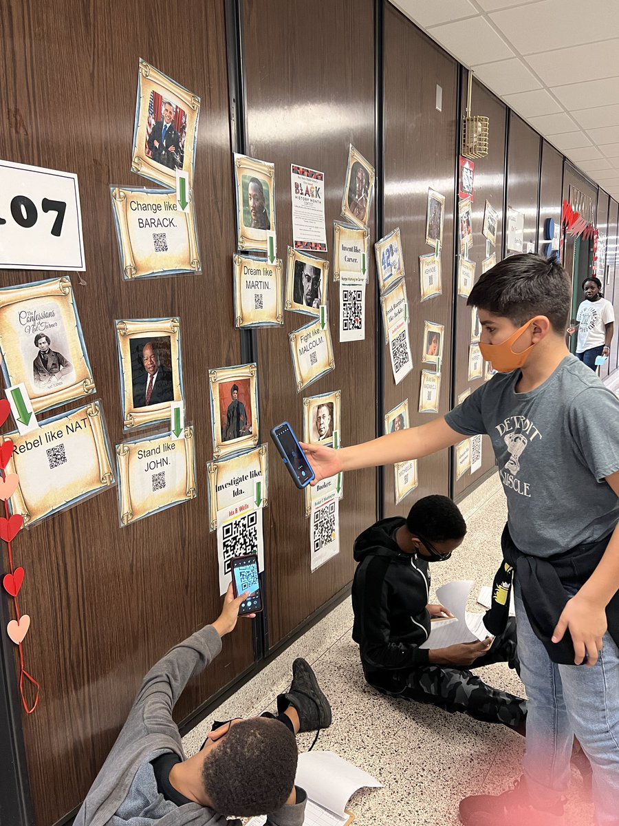 BSMSLibrary's tweet image. Black History QR Codes are live 🙌🏼 Mrs Spinelle’s Ss are the first to try it this year!  @smellyspinelle @ChrisKauter @BayShoreSchools @BayShoreMSLrnrs @BayShore_SSDept