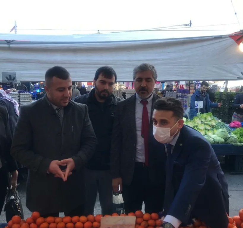 galip_cank's tweet photo. İstanbul Sivil toplumla halkla ve ilişkiler birim başkanı  sn @UguravniBasarir riyasetinde bugün Esenler ilçe Başkanı @IremmuhKaplan beyefendi ile pazar esnafını ziyarette bulunduk @selcukozdag @glckprts 
@abdullahbasci @cumaicten 
@isamesihsahin 
@GelecekPartiTR https://t.co/UG7Us4O7yy