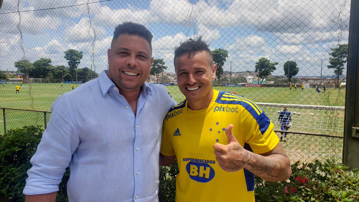 herlandsonToras's tweet photo. Também pegou aulas com o melhor 9 da história!

#Cruzeiro #Edu9 
#VamosCruzeiro #Ronaldo #Mineirao #TempoDeCruzeiro https://t.co/AqyafDlHN7