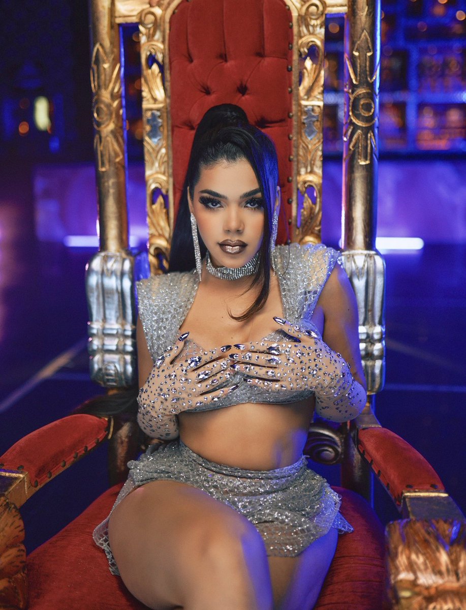 KeniaOsTweets's tweet photo. “Esta canción es mucho para mi y es muy bonito que podamos decirle a la gente y al país que realmente hay talento [...] que México también representa a la música de una manera linda, fuerte y con las cosas bien hechas” – @KeniaOS sobre “Joder” para @RollingStoneMX. https://t.co/XXdWpJERQo