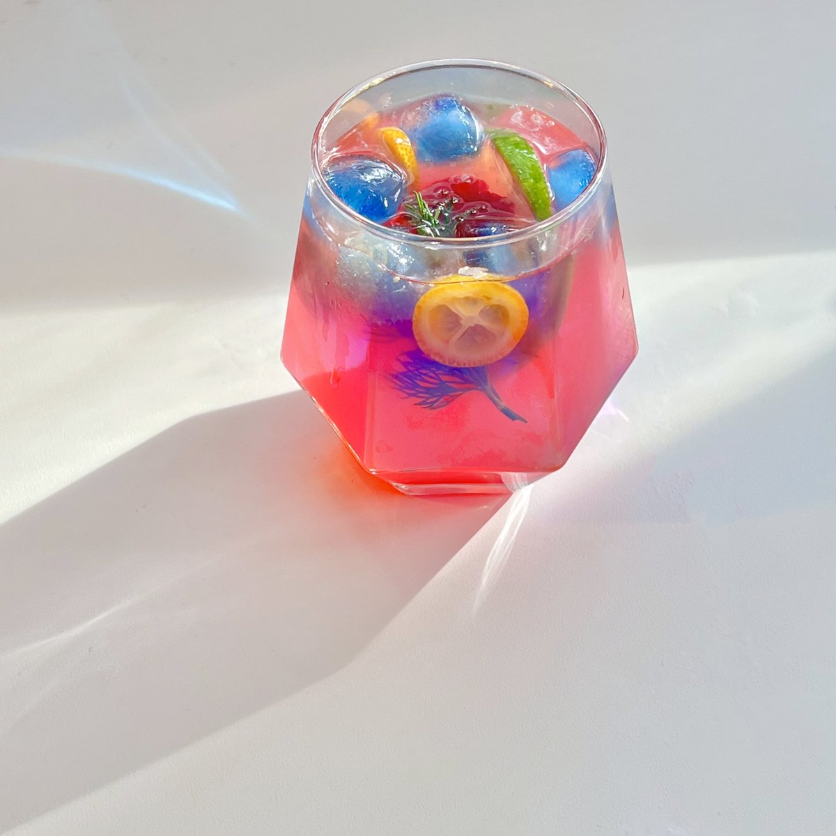 16pxl's tweet photo. raspberry lemonade 🍋🌿 https://t.co/PiOsaJyN30