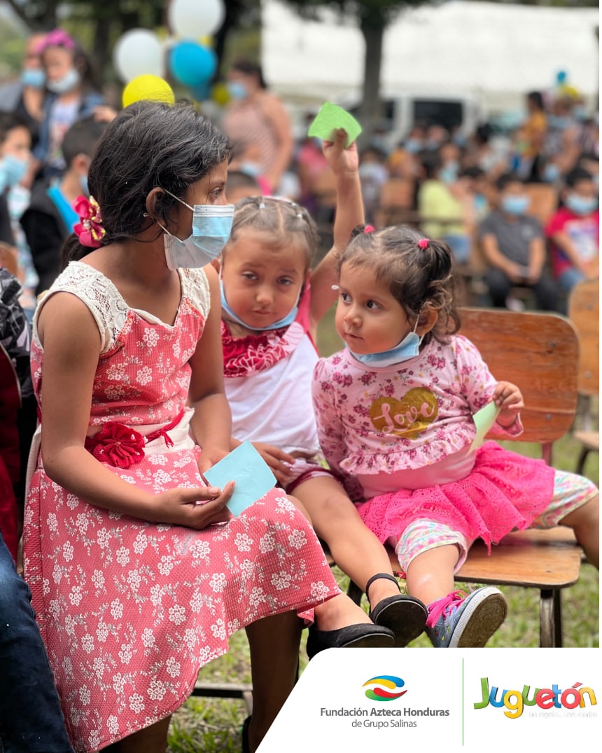 faztecahn's tweet photo. Una vez más #Juguetón llevo sonrisas a la comunidad #ValledelaCrúz #Atima en el departamento de #SantaBárbara donde más de 210 niños y niñas recibieron una Sonrisa a través de un juguete. 🎁🪁🧸🪀🎉

#Juguetón2021 un regalo..una sonrisa. 
#FundaciónAztecaHonduras es para ti. https://t.co/YV4m4kOVdc
