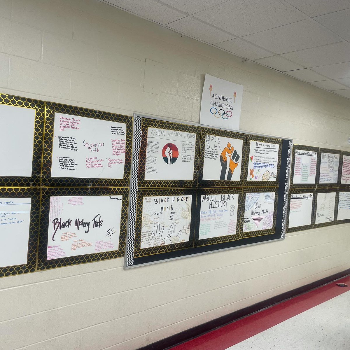 PearlCohn_SGA's tweet photo. Students at @PearlCohnHS showcasing our #PRIDE in #BlackHistoryMonth Please take the time to come visit our Gallery Walk paying homage to Black History Month located on the 3rd floor. We are #BlackHistory @MiriamHarring14 @MetroSchools https://t.co/QYObRpJUaf