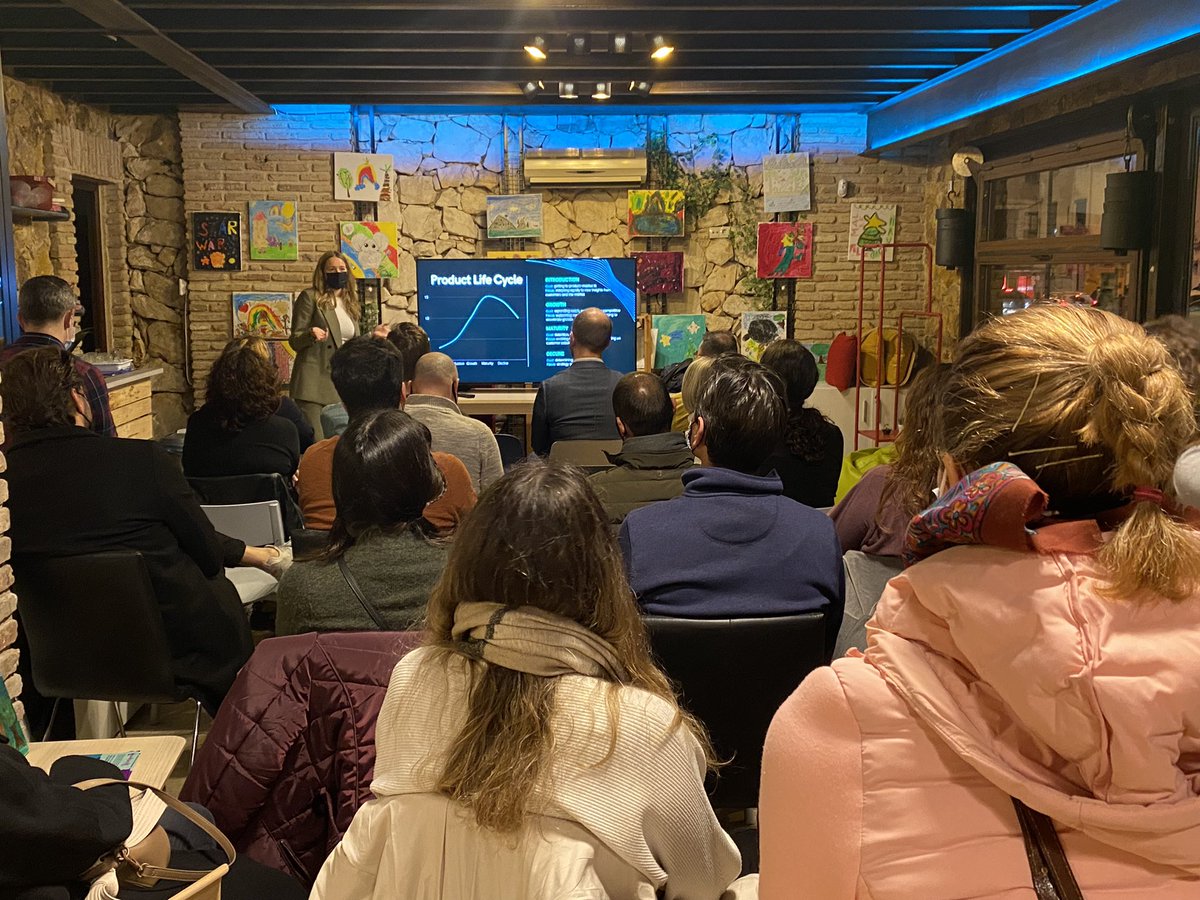 dmktmalaga's tweet photo. Great turnout for @MSamoshenkova’s talk today 🤩🤩🤩🤩 🏋️♀️🏋🏻♂️🤸🏻♀️ #TechFit #ProductMarketing #TestandDev #DigitalMarketingMalaga https://t.co/uRSRLFWoST