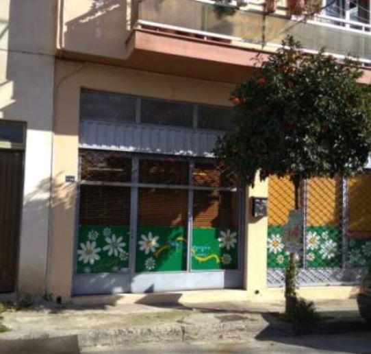 kyrykaina's tweet photo. Νηπιαγωγείο στη Νέα Ιωνία..
Εδώ και 20 χρόνια στο ισόγειο πολυκατοικίας...
"Αυλή",ο δρόμος που κλείνει ..
Εδώ και 20 χρόνια υποσχέσεις...
Σήμερα ο ιδιοκτήτης το πουλάει...
Το νηπιαγωγείο πρέπει να φύγει ...
#επειδη_δεν_αντιδρας η δημόσια δωρεάν παιδεία έχει αυτά τα χάλια.. https://t.co/bF6FOIn1SO