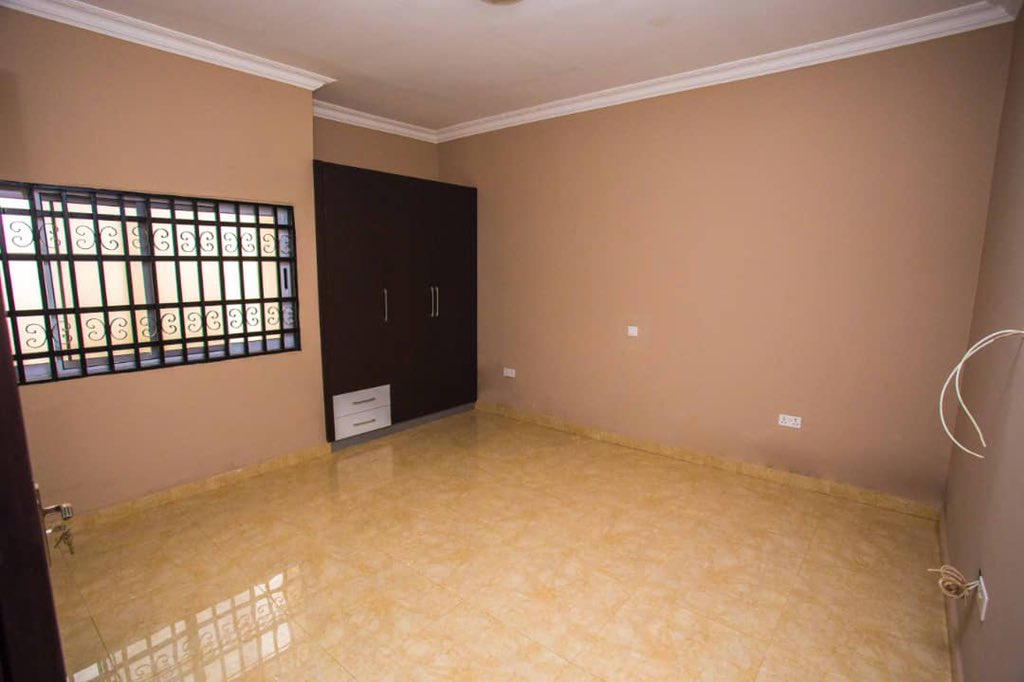 bervelynnnn's tweet photo. Features include:
- Living room
- Dining area
-3 bedroom with fully fitted wardrobes 
-3 washrooms plus guest toilet https://t.co/AJ40PiRQGd