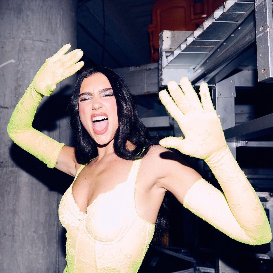 lipaupdate's tweet photo. February 10 : #DuaLipa via his instagram post. She is just gorgeous 😩 https://t.co/54gtJDTckw