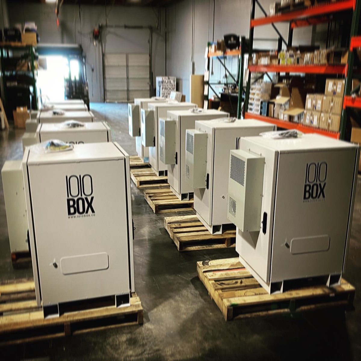 ioioboxco's tweet image. How many enclosures are you needing? 10 and 10…..ok. We got you! @broadwaybroadband thanks for your patience with our back order. They’re all yours now. #ioioitsofftoworkwego #ioiobox #wisplife