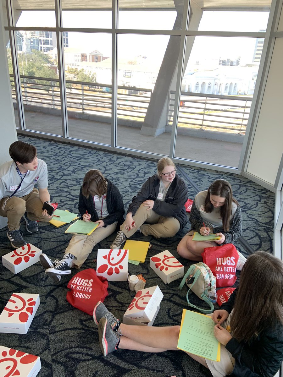 GatorPeerHelper's tweet photo. @SatsumaHS Peer Helpers did a fantastic job at TADAA @Drug_Education coming up with ideas of how to combat vaping. https://t.co/qF9Y6lUX7Q