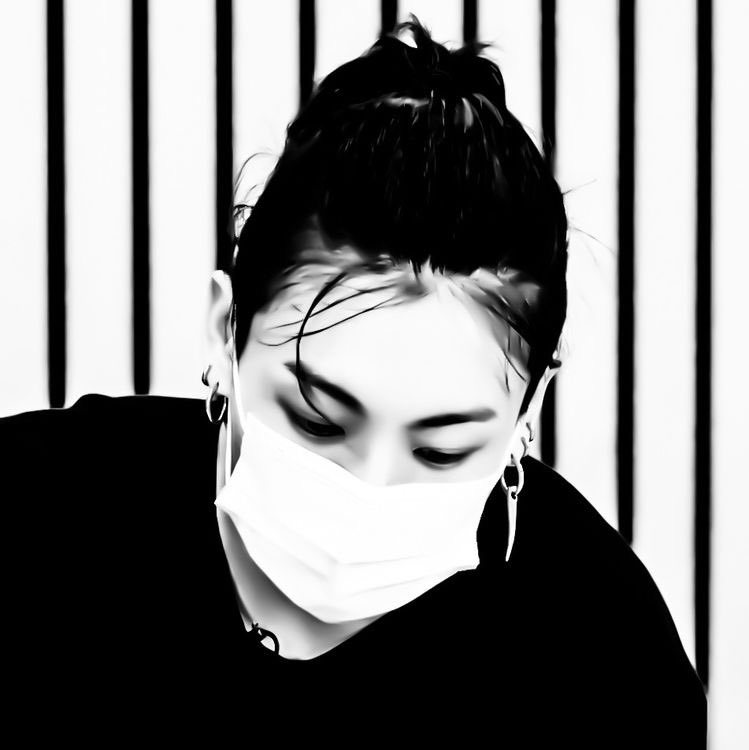 *GUNSHOTS MOANS EXPLOSIVE SOUNDS HEAVY BREATHING AMBULANCE NOISE INTENSE MEOWING*