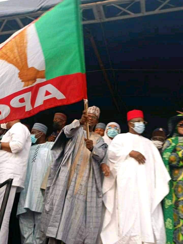 JBabangoshi's tweet photo. When Governor Umahi, Hope Uzodinma of Imo, Governor A. A Sule of Nasarawa, Senator Almakura, State Minister Dr. Ramatu Tijjani Aliyu, Suleiman Alhassan Gwagwa Biggy and Murtala Usman Karshi meet at the Flag off Venue, it means Victory come Saturday.

#JMB https://t.co/TTIaHAuHvA