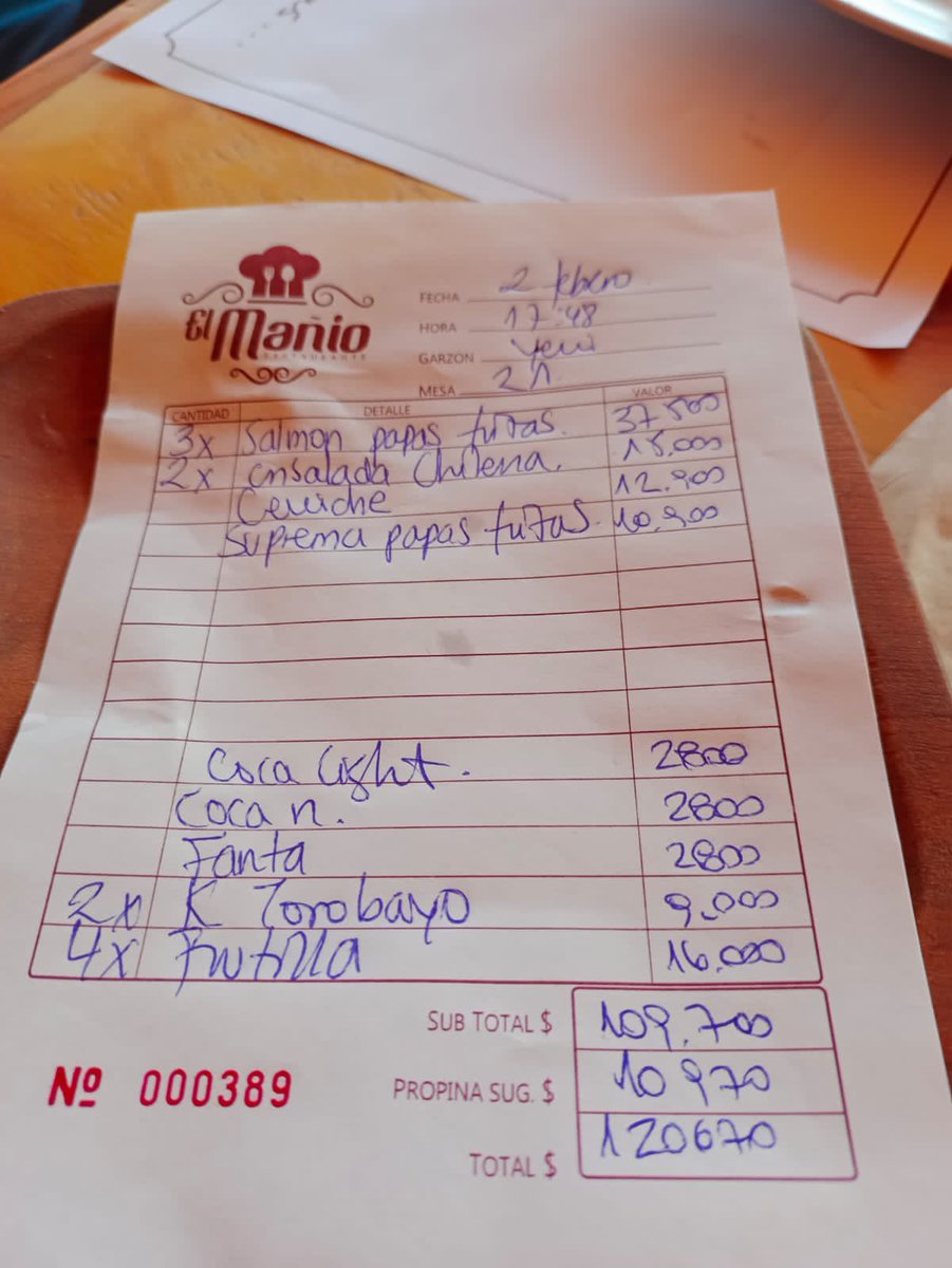 colivaresr's tweet photo. Nosotros en Caburgua comimos la ensalada Chilena más cara de la vida jajaja #Angelmo #HolaChileLaRed #Pucon #Caburgua https://t.co/VCnAltxwLZ