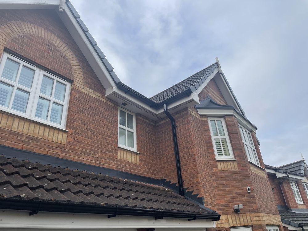 Jwfascias's tweet photo. New ogee gutters fitted https://t.co/uOWdKfBIJM