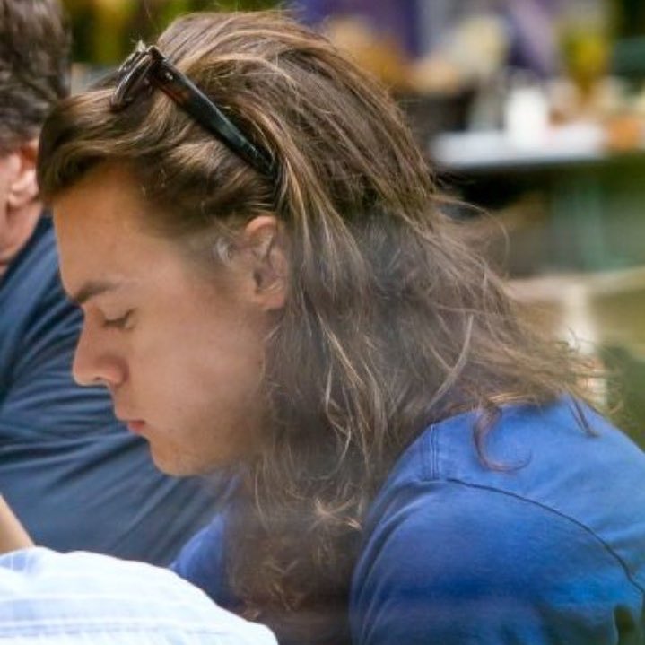 lhhcomfort's tweet photo. i miss Harry Styles long hair everyday https://t.co/veqwBO1fK7