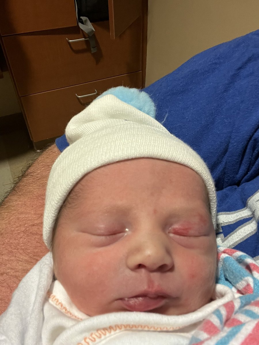 BigRayRay99's tweet photo. HELLO WORLD. Meet Travis Raymond Lee Woods. 7lb 2oz 20 inches long. My baby boy 💙💙 https://t.co/LJpPS7lGv0