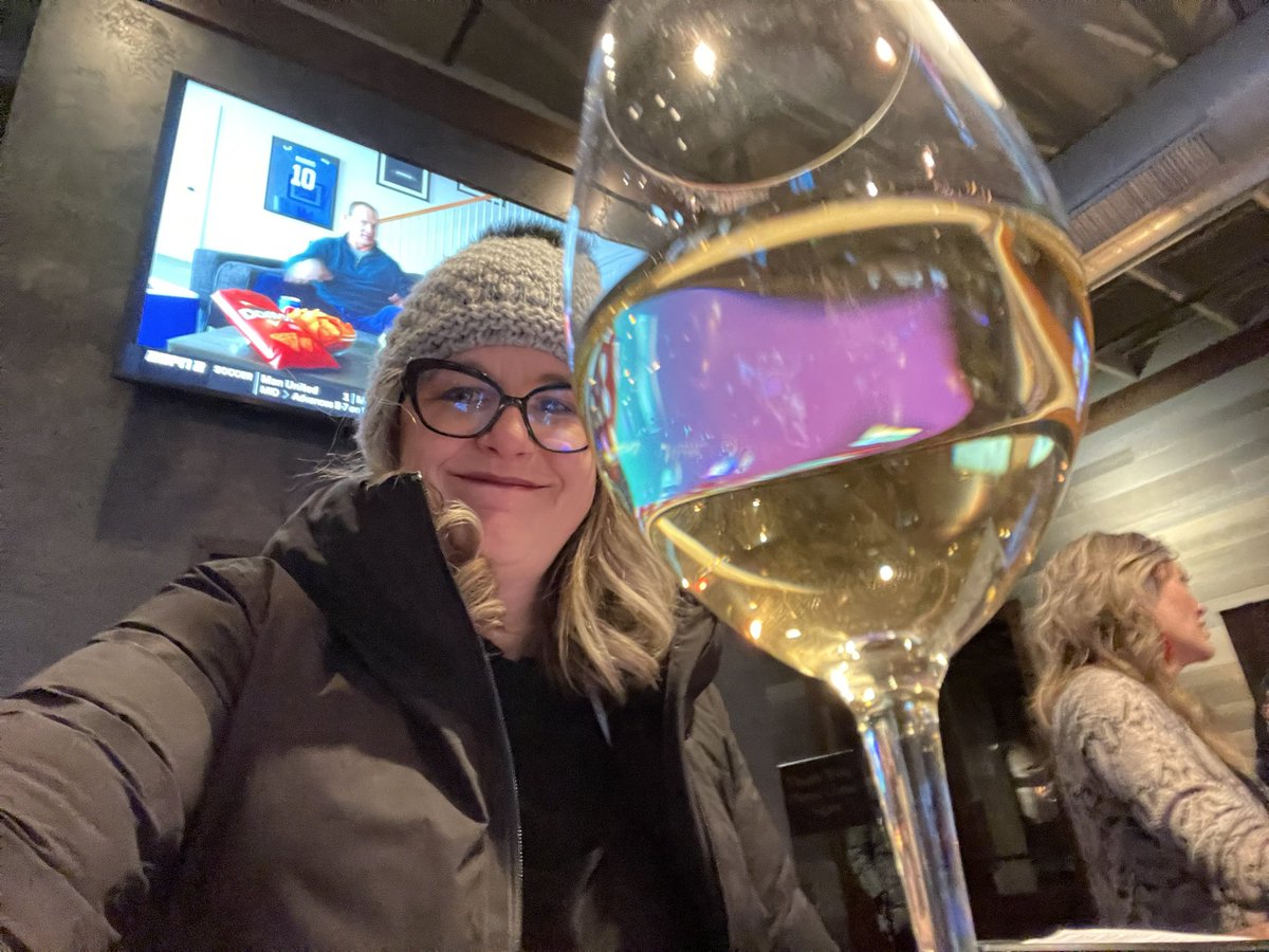 jenperrow's tweet photo. @J_Schneider Literally me reading a book in a bar last week while everyone around me watched sports. It was great and I bonded with the bartender over a shared love of reading. https://t.co/HhA7bg5yKj
