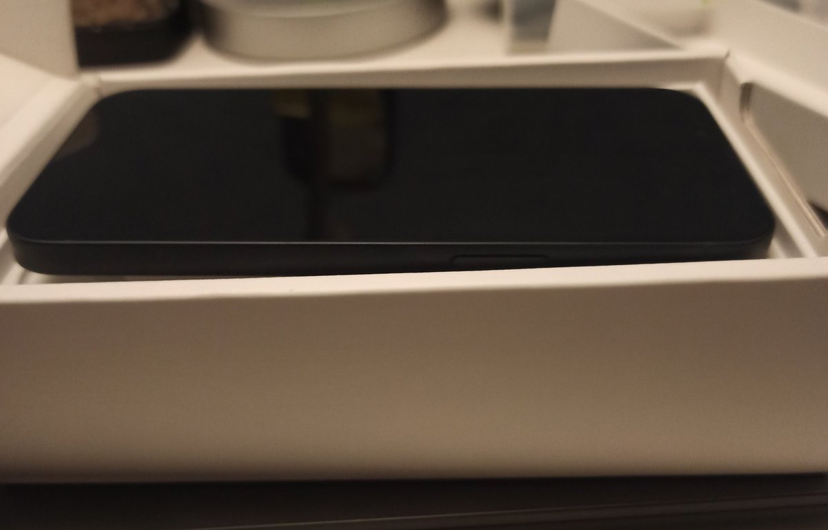 bibushu's tweet image. En train de déballer un iPhone je vais passer officiellement dans la team #TwitterforIphone