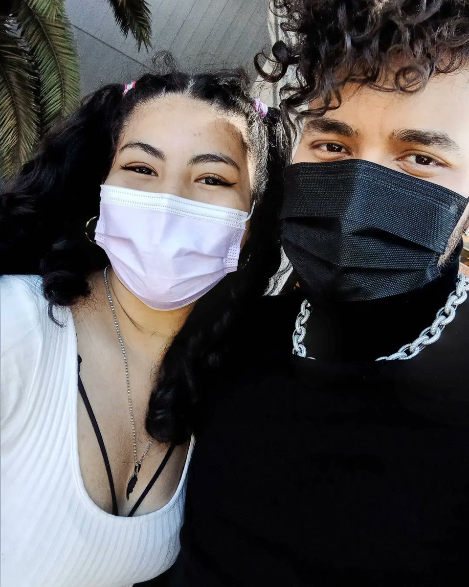 Perrakamiha's tweet photo. Luego de muchos años de admiración a este hombre por fin lo conozco aaaa, dios acá llorandoy temblando todavía. No lo creo aún, gracias @PrinceRoyce por tus increíbles canciones y gracias @FCPrinceRoycARG por darme la oportunidad de verlo♡♡♡ https://t.co/K29MjeNnQI
