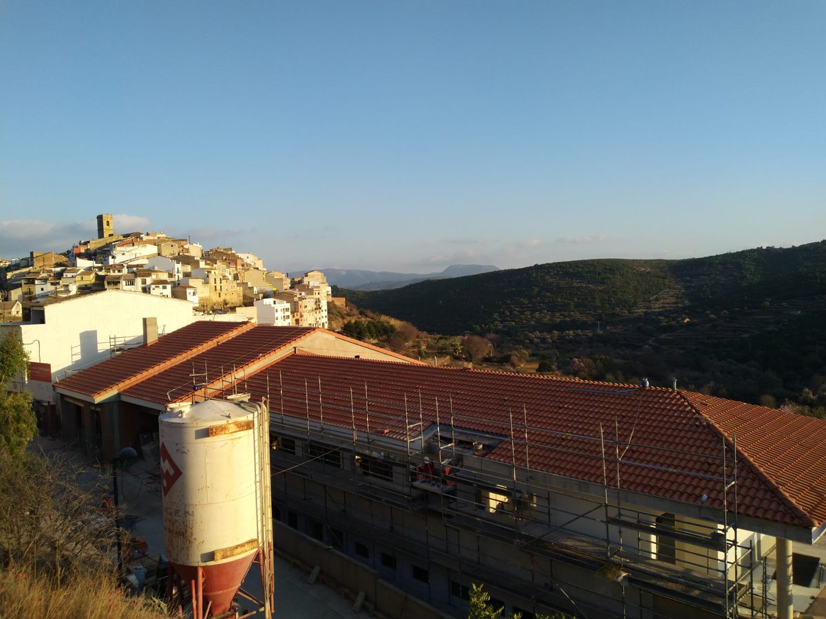 La cua de la balena, l'escola. Donarà impuls a tot el poble. <a href="/femlescola/">PV Fem l'escola #lesUseres</a> #LesUseres