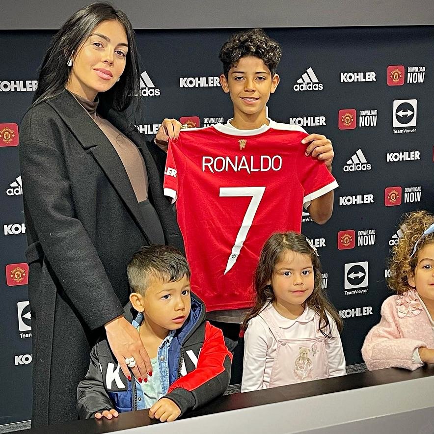 Cristiano Ronaldo Jr a été officiellement présenté comme joueur de l’académie de Manchester United. 🔴
