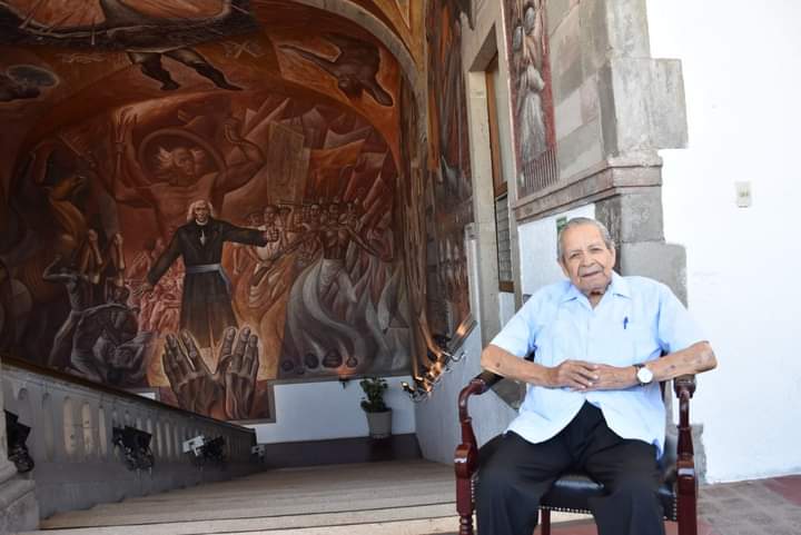 El último eslabón del muralismo en México es Salvador Almaraz. Hoy, se hará la propuesta para que el Museo de la Ciudad lleve su nombre, como parte de las actividades por el 475 Aniversario de #Irapuato. Además, el homenaje al maestro será el 17 de febrero en el museo.