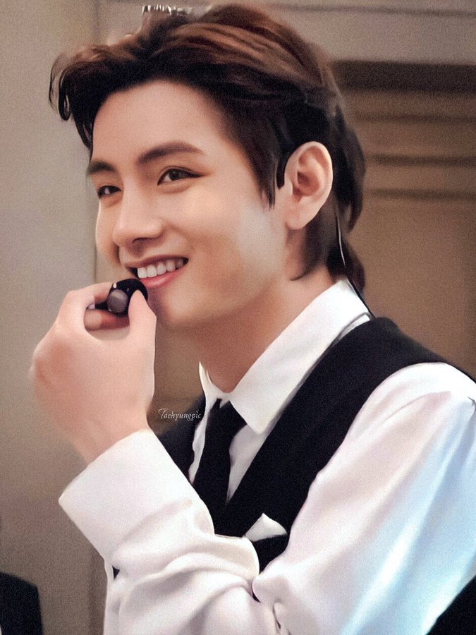 WE LOVE YOU TAEHYUNG
Always stay happy n healthy. I love you so much baby.