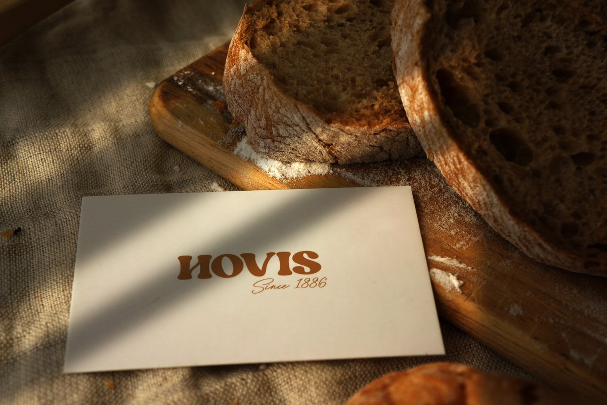 madebymatts's tweet image. Hovis Bakery Branding 🍞

- More modern logo and visual indentity with light colors and fonts.

Complete Project 📕: behance.net/gallery/137050…