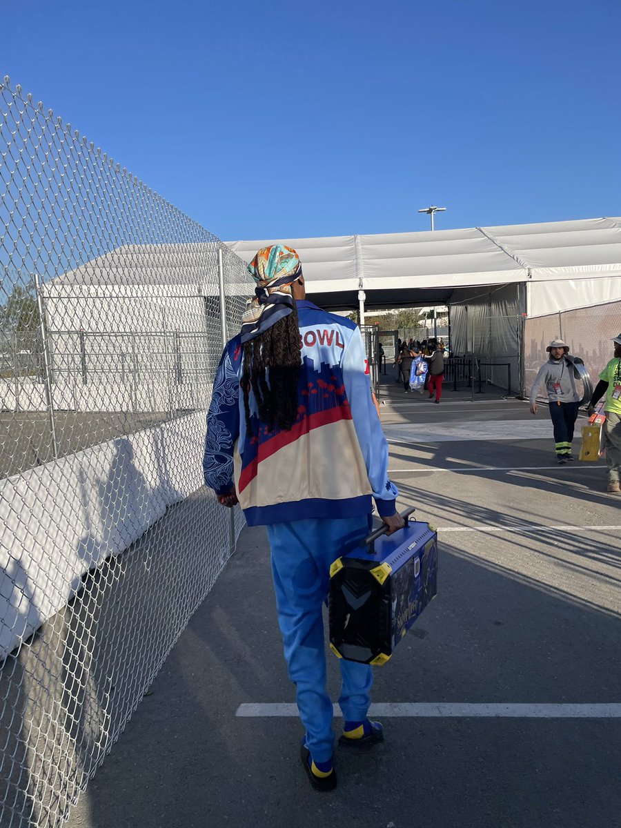 mstrahanbrand's tweet photo. The one and only @SnoopDogg rocking our jacket! Whoβs excited for his halftime performance?? #SuperBowl56 #MSXForNFL #RaiseYourGame https://t.co/ePNZjhoB8W