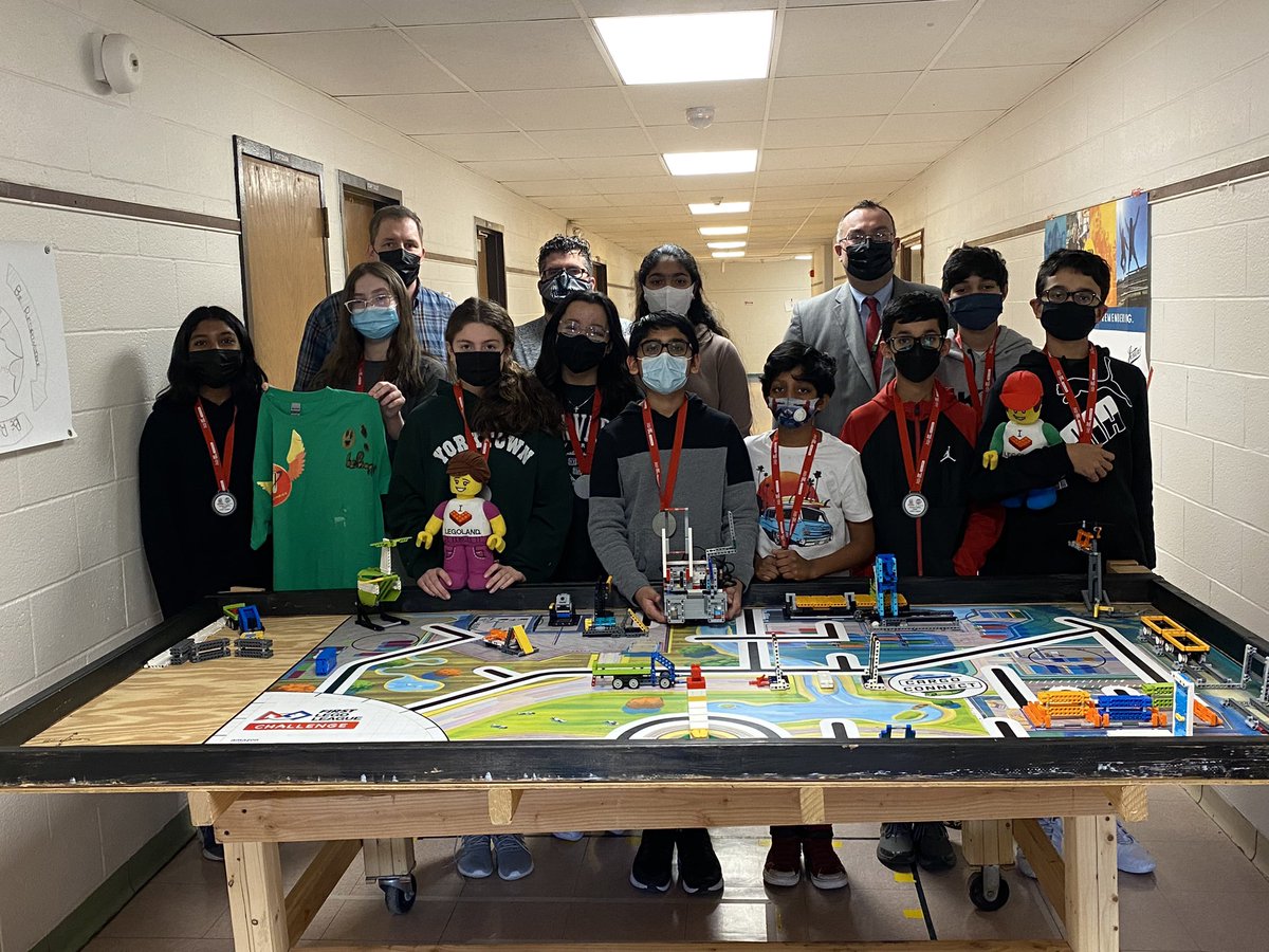 MESMSHorowitz's tweet image. Dr. Hattar awarded medals to the MESMS First Lego League that took  first place in robot performance and first place overall in the qualifier! @RonHattar @YorktownCSD @mesmspta @YCSDloshea @jftech1