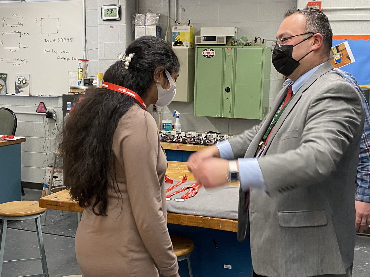 MESMSHorowitz's tweet image. Dr. Hattar awarded medals to the MESMS First Lego League that took  first place in robot performance and first place overall in the qualifier! @RonHattar @YorktownCSD @mesmspta @YCSDloshea @jftech1