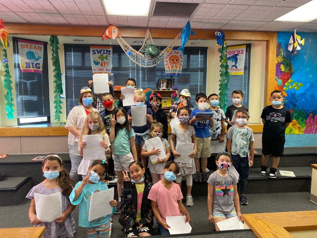 Mrs. Blackmore's class presented a very special Reader's Theater presentation today entitled "Happy Valentine's Day Littler Critter".

On Friday, Valle Vista will be celebrating Valentine's Day with a pink, red, or Valentine's Day dress-up day and school-wide BINGO!