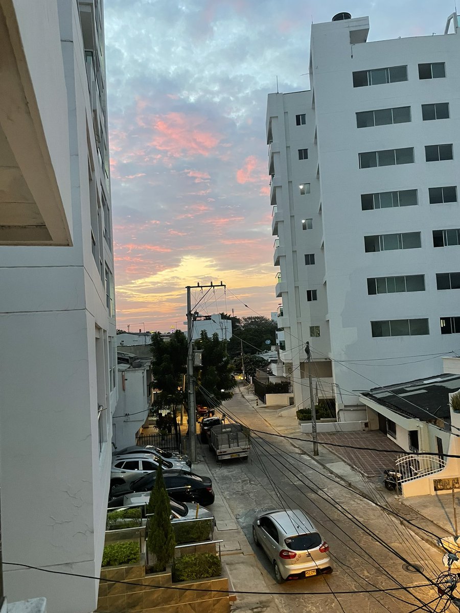 CreativasLinea1's tweet image. Visto de dos ángulos