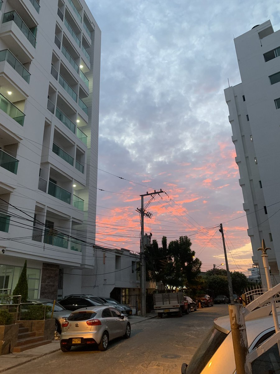 CreativasLinea1's tweet image. Visto de dos ángulos