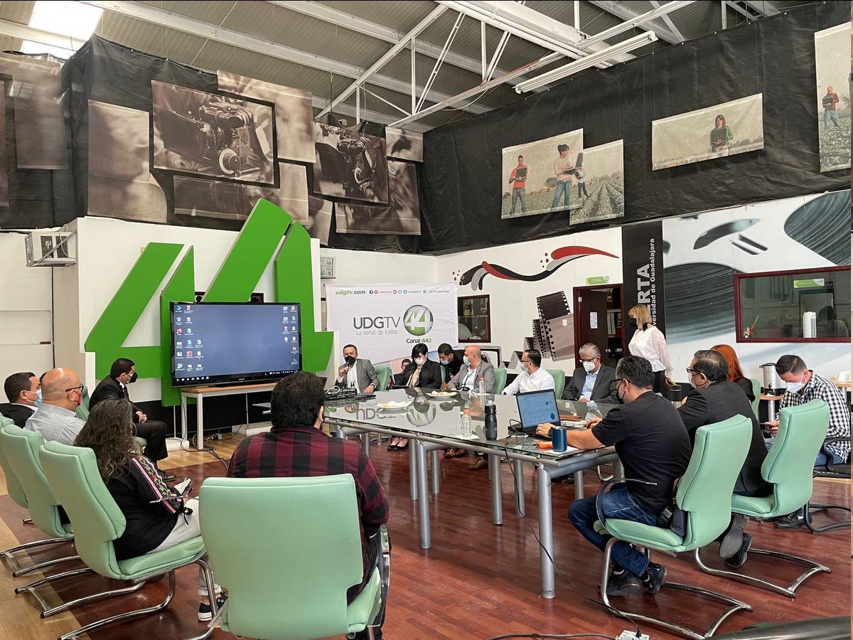 CANAL44TV's tweet photo. Sostenemos un encuentro con el equipo de @CIAMHCGOficial, para coordinar esfuerzos para la edición XXIII que se desarrollará del 6 al 9 de abril.

La reunión la dirige @JaimeAndradeV, director de @HospitalCivil en compañía de @GabrielTorresEs, director de #CANAL44TV https://t.co/6yA0NkSiOz