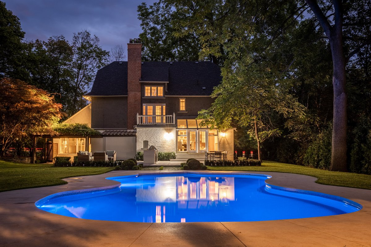 AlexIrishTeam's tweet photo. Check out our new listing at 573 Lakeshore Road West, Oakville

For a detailed look into this property, such as floor plan, high-quality photos and more, check out this link https://t.co/QVYLvCH6nC https://t.co/NEdpqaJZXq