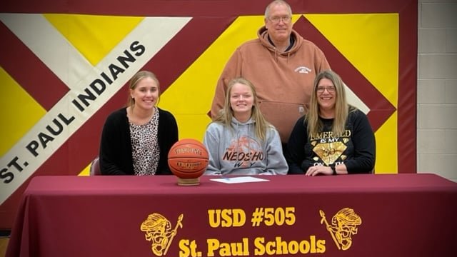 SEK_Sports's tweet photo. Emerald Struthers-O’Brien of St. Paul signs with Neosho County Community College to play basketball. #SEKmade #SEKelite #seksports https://t.co/pCivudehSy