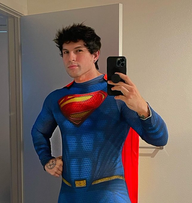 I&rsquo;ll fly to you https://t.co/sumvuuvohi