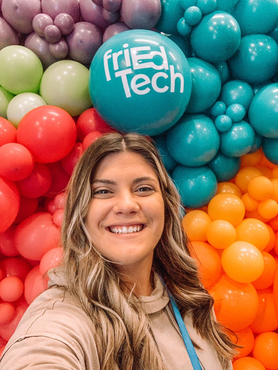 Last day at <a href="/TCEA/">TCEA</a>! Learned how to Activate Time Saving Mode w/ <a href="/cmwatson2010/">Courtney Watson</a>! Who doesn’t want to save time?? Can’t wait to share these tips! - Also got to enjoy a fabulous balloon wall! 🎈 🦸‍♀️ ⏰ #TCEA22