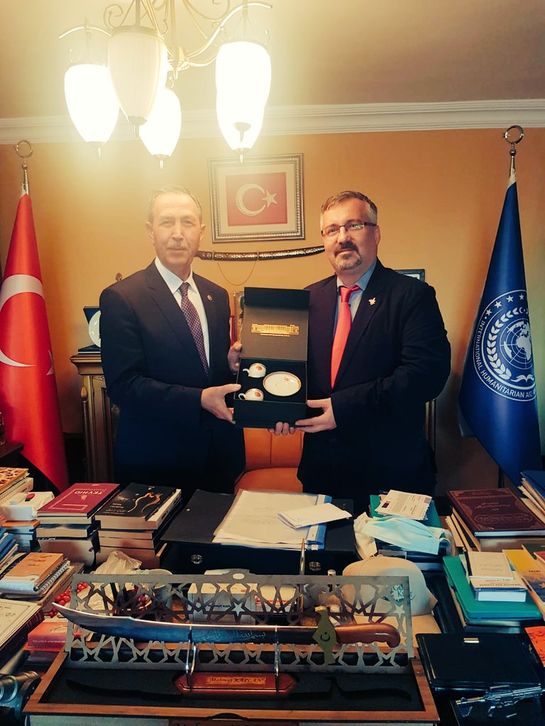 Gaziantep Beğdilli Oğuz Boyları Federasyonu  Genel Başkan Yardımcısı
Akdeniz Üniversitesi İİBF Siyaset Bilimi ve Kamu Yönetimi Bölümü öğretim üyesi, Akdeniz Oğuz Boyları Yörük Türkmen  Derneği Başkanı Prof. Dr. Hakan ALTINTAŞ beyi ağırladık.
<a href="/hakanaltintas55/">Prof. Dr. Hakan ALTINTAŞ</a>