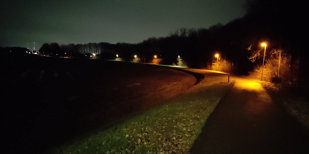 RaymondUppelstn's tweet photo. De beste voorbereiding voor een optreden de volgende dag: de avond ervoor in het donker een lange wandeling om zacht murmelend mijn tekst te oefenen. Morgenavond in Zeist, 20u. https://t.co/gvWSYwN9S8
